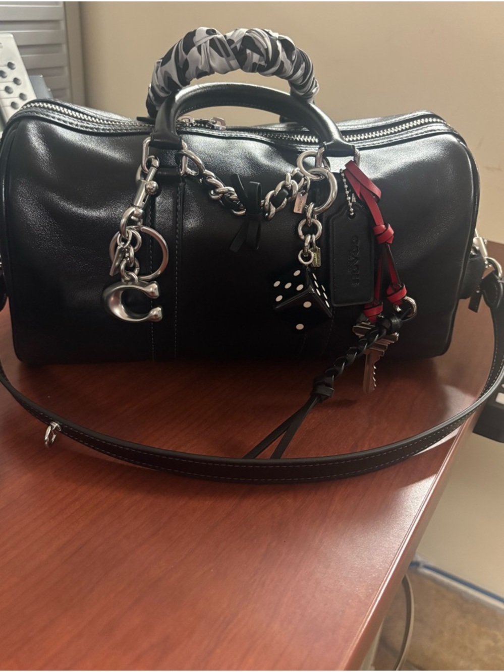 Coach Black Venture 27 - Picture 2 of 3